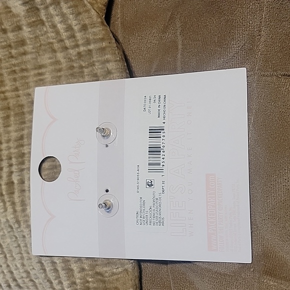 NWT Cute Packed Party cowgirl hat bride earrings. - Picture 2 of 2